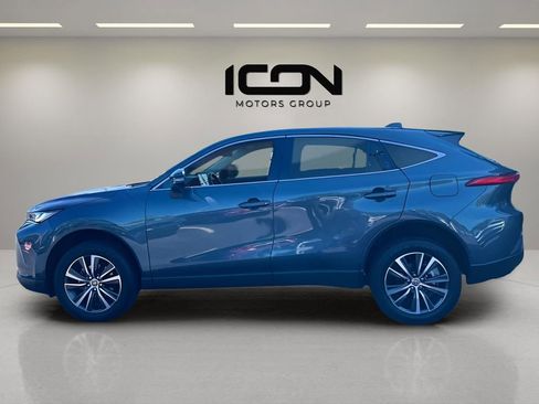 Used 2024 Toyota Venza LE image 2