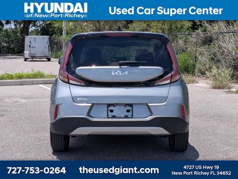 Used 2023 Kia Soul LX w/ LX Technology Package FWD image 4