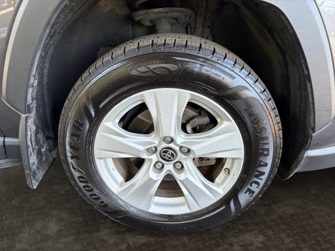 Used 2021 Toyota RAV4 LE AWD/4WD image 39