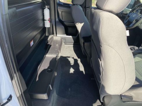 Used 2022 Toyota Tacoma SR image 43