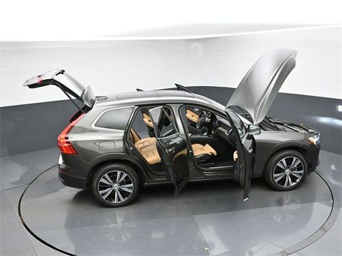 Used 2022 Volvo XC60 B5 Inscription w/ Protection Package Premier image 48