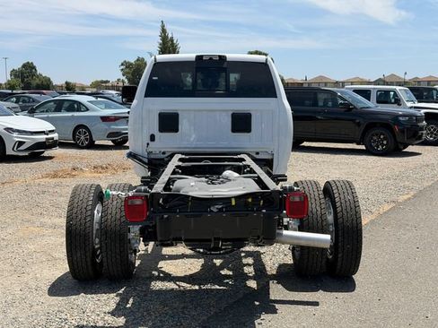 New 2026 RAM 5500 4x4 Crew Cab image 10