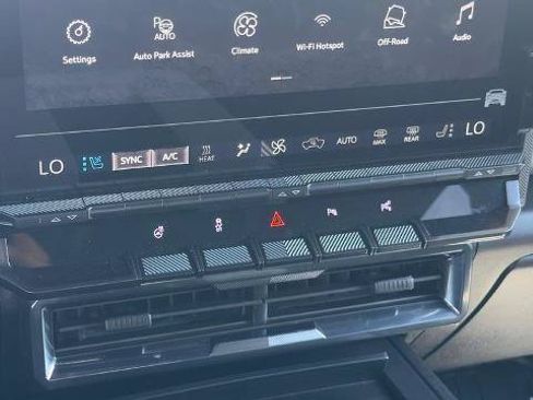 Used 2026 GMC Hummer EV SUV AWD/4WD image 13