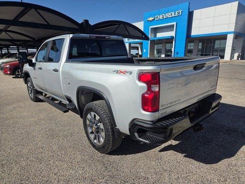 Used 2023 Chevrolet Silverado 2500 Custom w/ Custom Value Package image 7