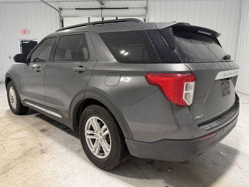 Used 2020 Ford Explorer XLT image 4