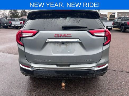Used 2024 GMC Terrain SLT image 5