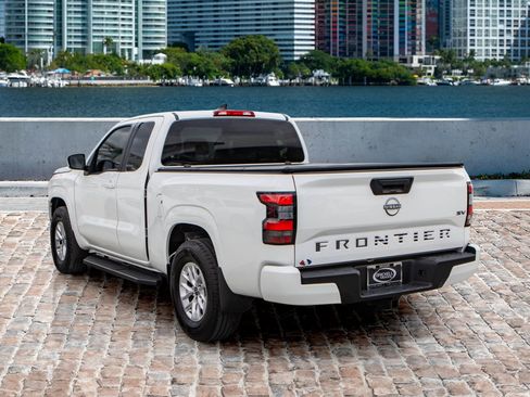 Used 2024 Nissan Frontier SV image 7