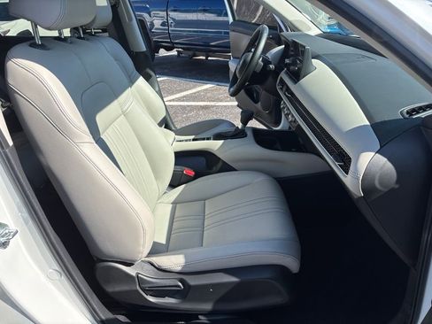 Used 2026 Honda HR-V EX-L image 33