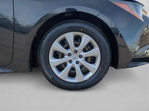 Used 2021 Toyota Corolla LE image 22