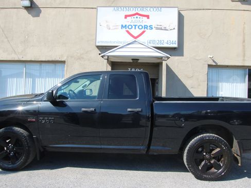 Used 2018 RAM 1500 Express w/ Black Ram 1500 Express Group AWD/4WD image 5