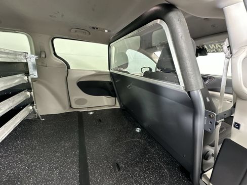 Used 2023 Chrysler Voyager LX FWD image 24