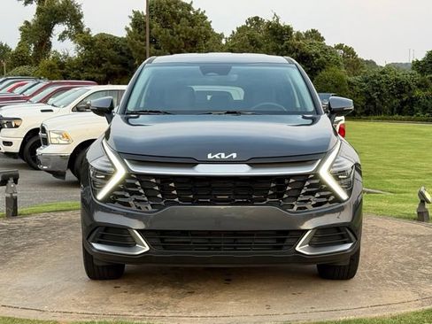 Used 2024 Kia Sportage EX FWD image 2