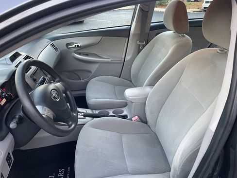 Used 2013 Toyota Corolla LE image 27