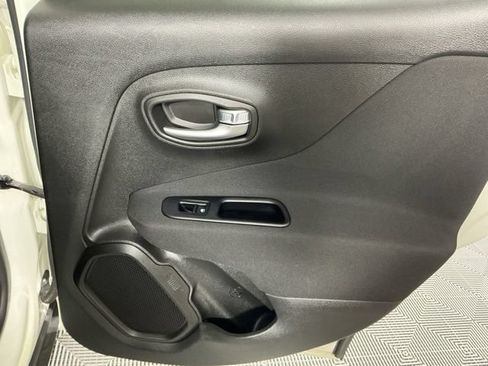Used 2021 Jeep Renegade Latitude AWD/4WD image 11