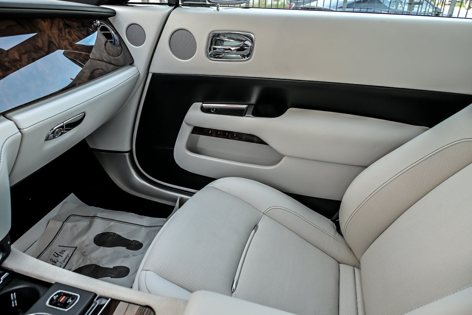 Used 2016 Rolls-Royce Wraith RWD image 40