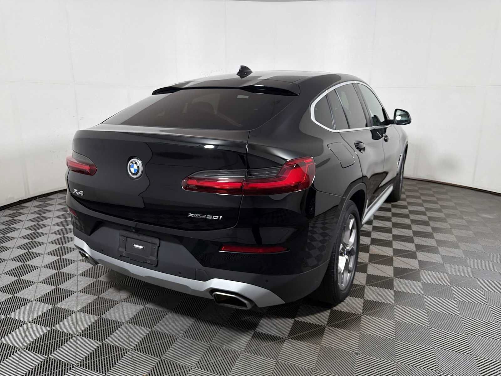 Used 2023 BMW X4 xDrive30i w/ Premium Package AWD/4WD image 6