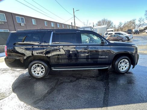 Used 2017 GMC Yukon XL SLE image 9