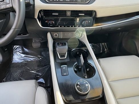 Used 2023 Nissan Rogue SL image 15