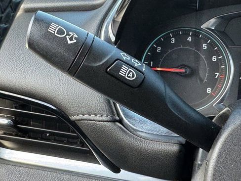 Used 2023 Chevrolet Traverse LT image 25