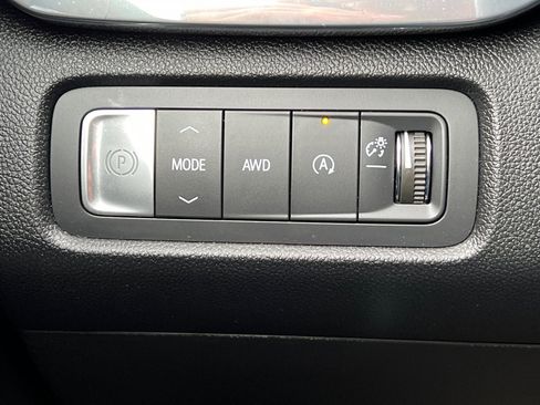 Used 2024 GMC Acadia Elevation image 40