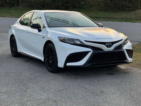 Used 2023 Toyota Camry SE FWD image 1