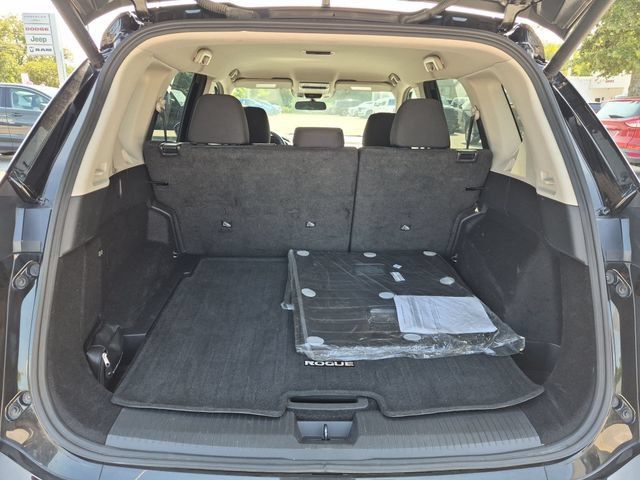 Used 2025 Nissan Rogue SV FWD image 30