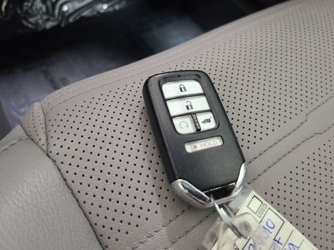 Used 2017 Honda CR-V Touring image 37