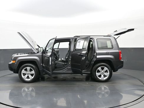 Used 2017 Jeep Patriot Sport image 46