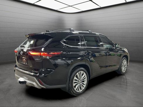New 2026 Toyota Highlander Platinum image 27