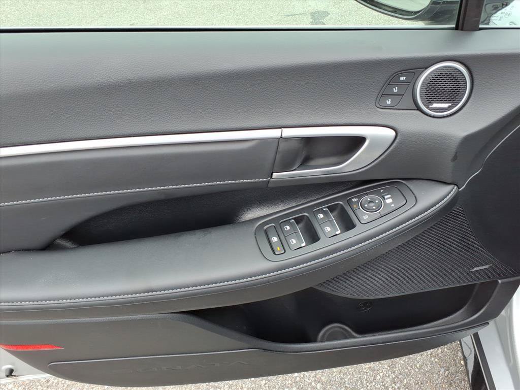 Used 2025 Hyundai Sonata Limited FWD image 14