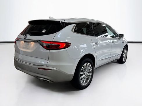 Used 2020 Buick Enclave Essence image 6