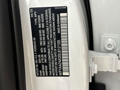 Certified 2025 Porsche Macan image 31