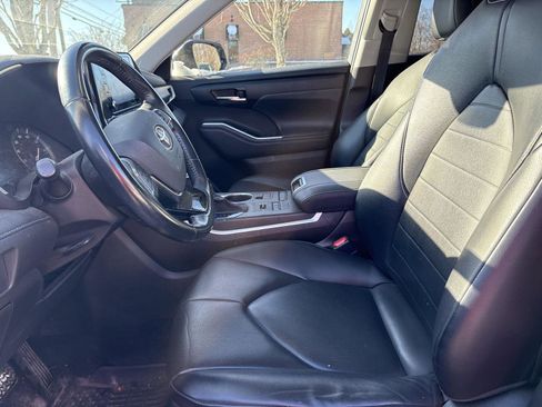 Certified 2020 Toyota Highlander XLE image 10