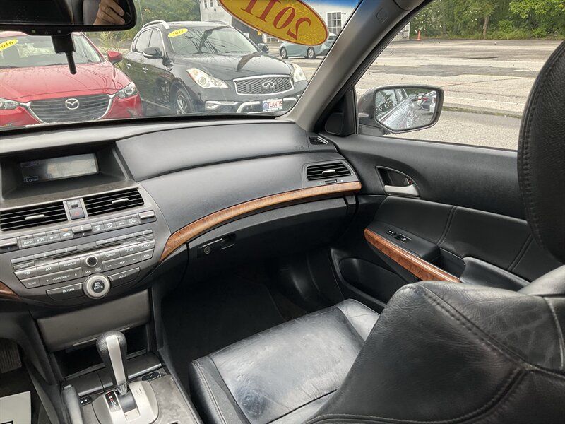 Used 2011 Honda Accord EX-L image 17