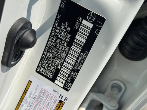 Used 2021 Toyota C-HR XLE FWD image 41