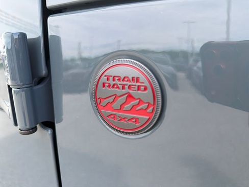Used 2024 Jeep Gladiator Rubicon w/ Technology Group AWD/4WD image 9