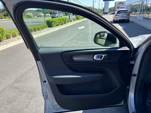 Certified 2025 Volvo XC40 B5 Plus AWD/4WD image 20