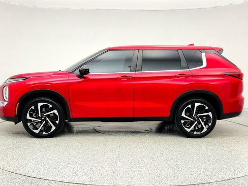 Used 2022 Mitsubishi Outlander SE image 8