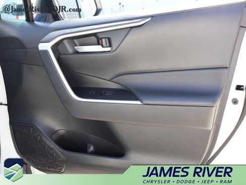 Used 2025 Toyota RAV4 XLE image 8