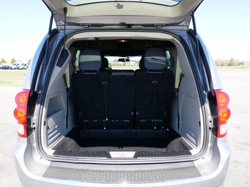 Used 2018 Dodge Grand Caravan SXT image 14