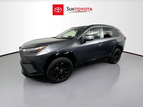 Used 2022 Toyota RAV4 SE image 9