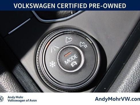Used 2025 Volkswagen Taos SE w/ Panoramic Sunroof Package AWD/4WD image 44