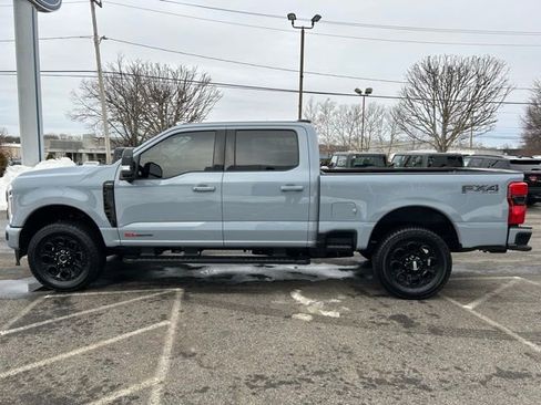 Used 2025 Ford F350 Lariat w/ Black Appearance Package image 4