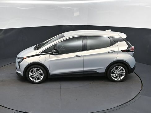 Used 2022 Chevrolet Bolt LT FWD image 32