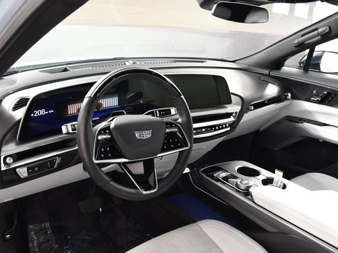 Used 2024 Cadillac Lyriq Sport AWD/4WD image 12