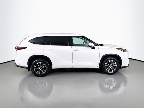 Certified 2024 Toyota Highlander XLE image 4