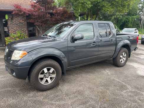 Used 2010 Nissan Frontier PRO-4X w/ Pro-4x Value Truck Pkg AWD/4WD image 1