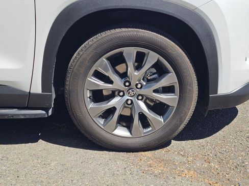 Used 2024 Toyota Grand Highlander AWD image 9