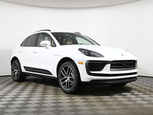 Used 2026 Porsche Macan AWD/4WD image 9