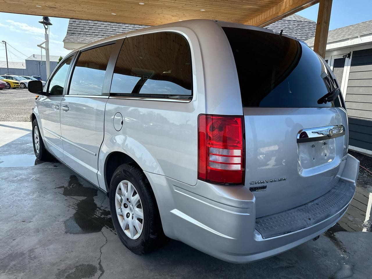 Used 2009 Chrysler Town & Country LX w/ PWR Convenience Group FWD image 10